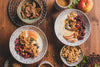 Joghurt Bowl mit Honig-Walnüssen und Feigen